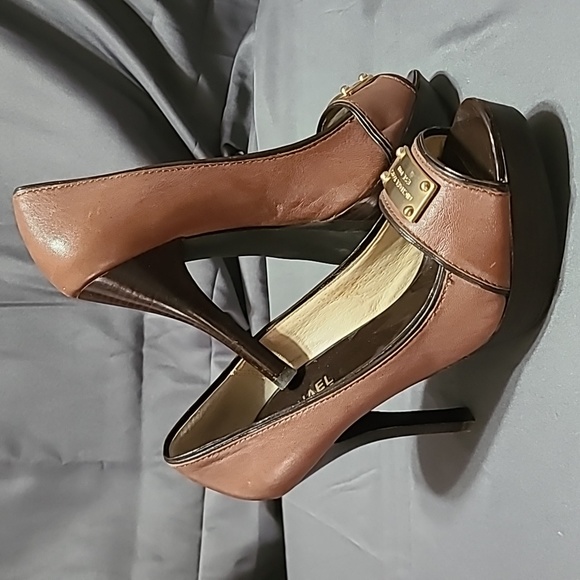 Michael Kors brown peep toe pump - Picture 2 of 7